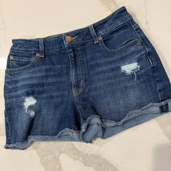 Maurice’s Denim Jean High Rise Shorts Womens 6 Dark Blue Wash Distressed Cut Off - Picture 2 of 5